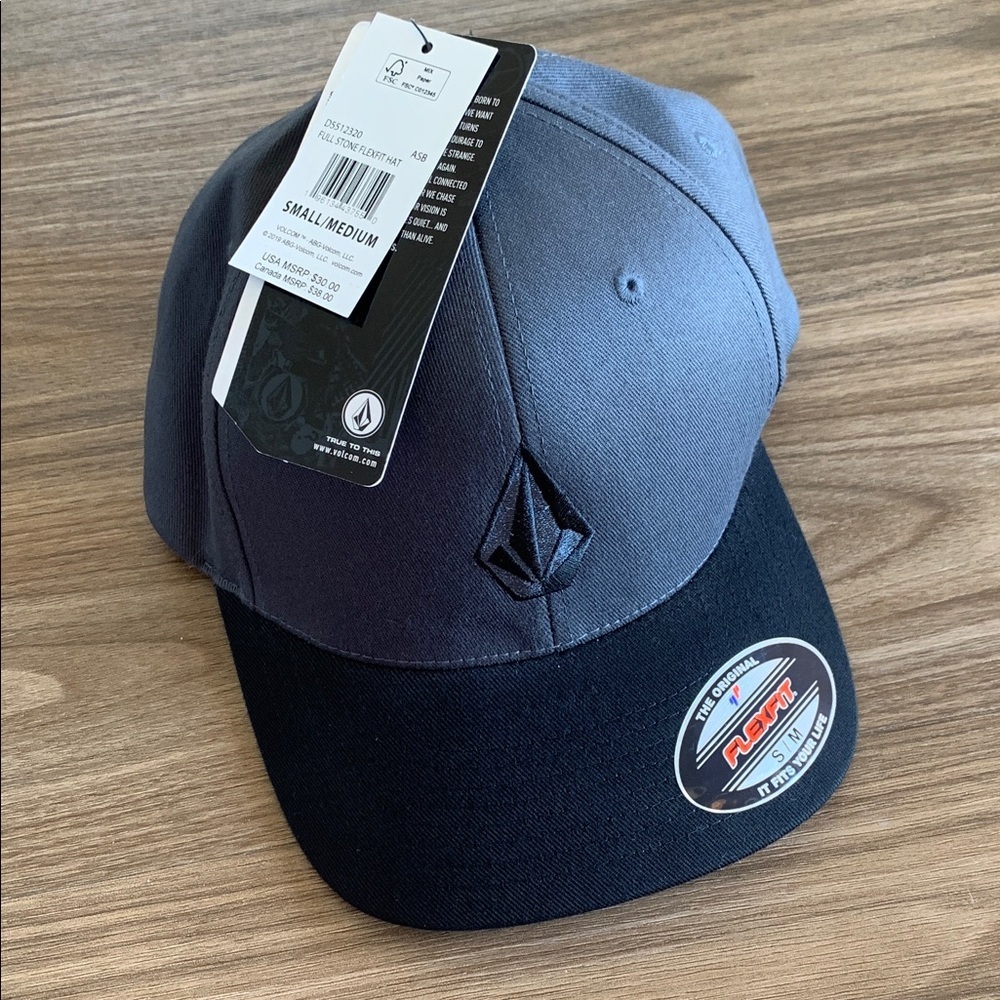 Volcom Black and Gray Logo Cap NWT